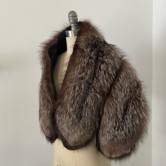 Roy H. Bjorkman, Minneapolis Fur shoulder shawl or capelet. - Picture 2 of 6